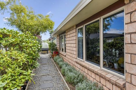 Photo of property in 35 Holcombe Drive, Paraparaumu, 5032