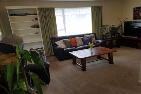 Photo of property in 5/4 Stewart Drive, Newlands, Wellington, 6037