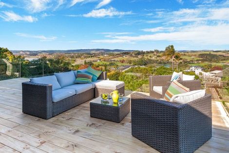 Photo of property in 121 Sandspit Road, Shelly Park, Auckland, 2014