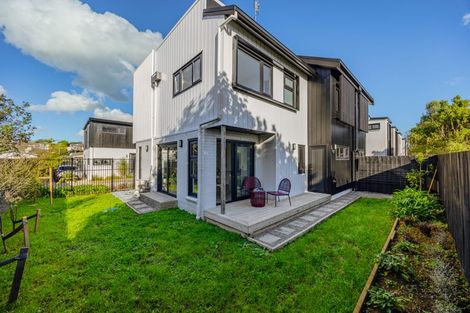 Photo of property in 11 Kaaramuramu Lane, Mangere Bridge, Auckland, 2022