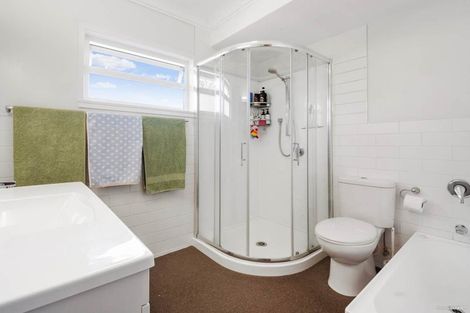 Photo of property in 43 Gloria Avenue, Te Atatu Peninsula, Auckland, 0610