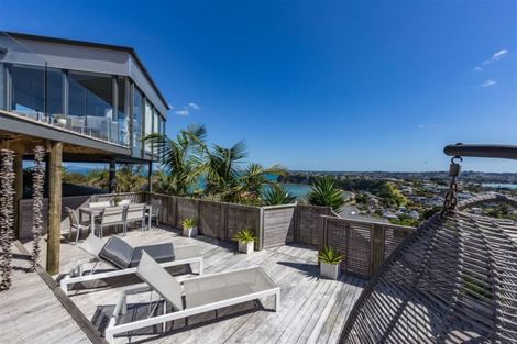 Photo of property in 61 Roberts Road, Matakatia, Whangaparaoa, 0930