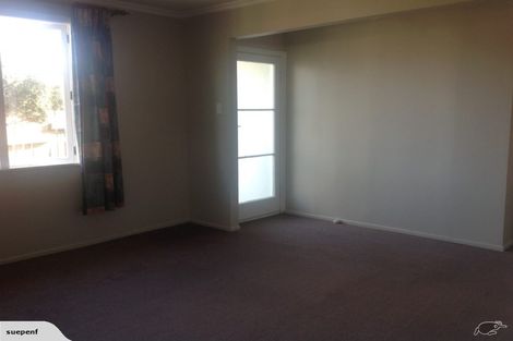 Photo of property in 5 Karewa Street, Castlecliff, Whanganui, 4501