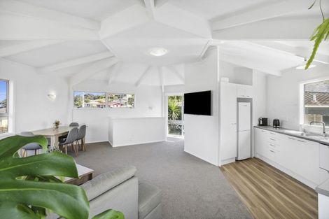 Photo of property in 2/4 Scott Street, Moturoa, New Plymouth, 4310