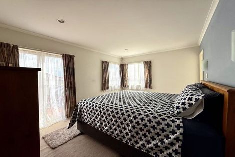 Photo of property in 84 Moyrus Crescent, East Tamaki Heights, Auckland, 2016