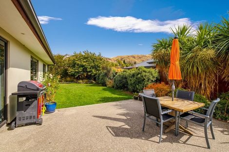 Photo of property in 8 Alpha Close, Wanaka, 9305
