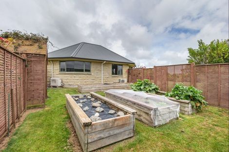 Photo of property in 28 Waipuna Grove, Levin, 5571