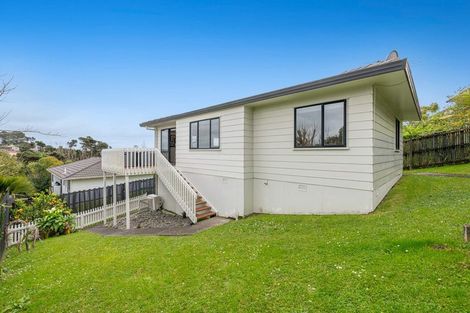 Photo of property in 2/15 Exeter Place, Unsworth Heights, Auckland, 0632