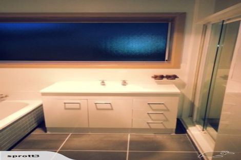 Photo of property in 112 Inwoods Road, Parklands, Christchurch, 8083