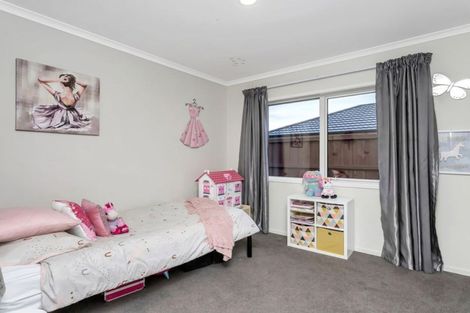 Photo of property in 33 Rossall Crescent, Rolleston, 7615