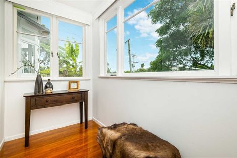 Photo of property in 18 Walmer Road, Point Chevalier, Auckland, 1022