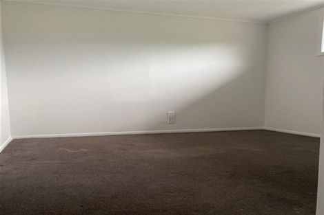 Photo of property in 21 Dundale Avenue, Blockhouse Bay, Auckland, 0600