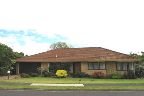 Photo of property in 18 Taupiko Place, Green Bay, Auckland, 0604