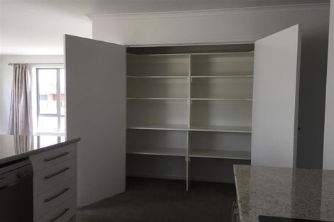 Photo of property in 92 Barbados Way, One Tree Point, 0118