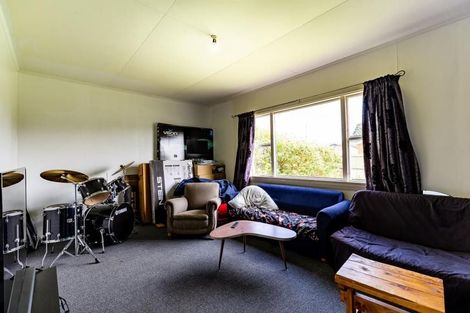 Photo of property in 15 Timaru Road, Waimate, 7924