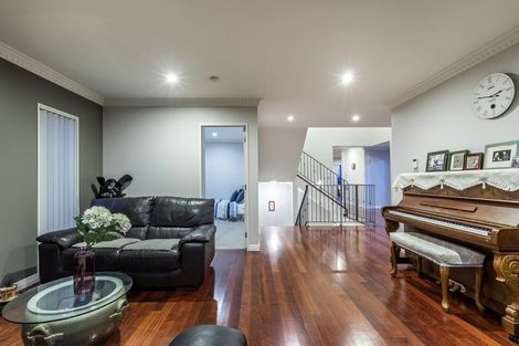 Photo of property in 10 Oak View Terrace, Schnapper Rock, Auckland, 0632