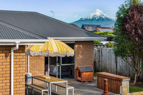 Photo of property in 4 James Drive, Bell Block, New Plymouth, 4312