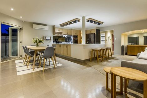 Photo of property in 9a Craig Road, Milford, Auckland, 0620