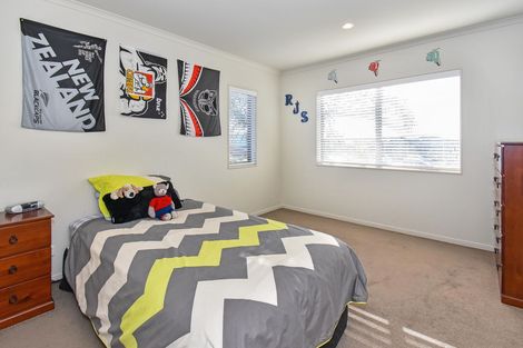 Photo of property in 8 Scotsmoor Drive, Wattle Downs, Auckland, 2103