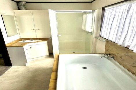 Photo of property in 2/5 Kegworth Place, Browns Bay, Auckland, 0630