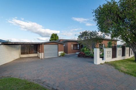 Photo of property in 16 Spencer Road, Pinehill, Auckland, 0632