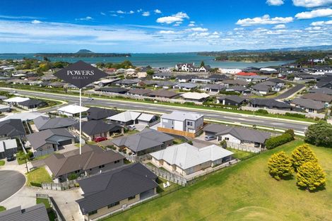 Photo of property in 32 Richardson Road, Omokoroa, 3114