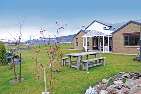 Photo of property in 1 Ash Lane, Cromwell, 9310