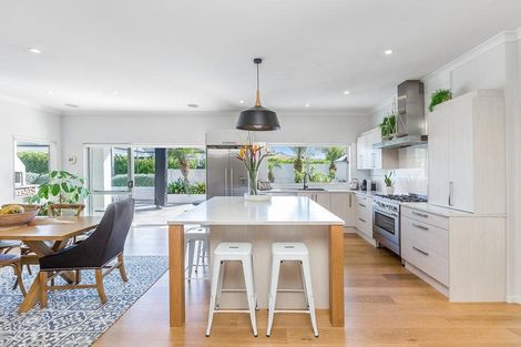 Photo of property in 32 Sunny Crescent, Huapai, Kumeu, 0810