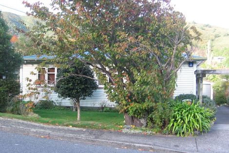 Photo of property in 8 Woodvale Grove, Fairfield, Lower Hutt, 5011