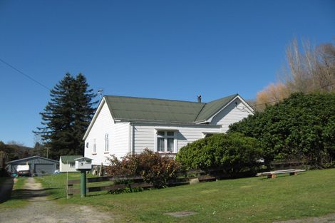 Photo of property in 3 Waitipapa Road, Hunterville, 4730