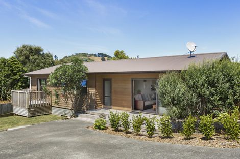 Photo of property in 5b Waikowhai Place, Raglan, 3225