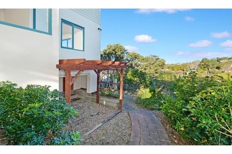 Photo of property in 2/23 Barker Rise, Northcross, Auckland, 0632