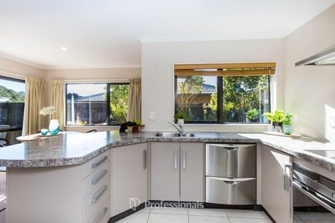 Photo of property in 17 Aragon Grove, Kingsley Heights, Upper Hutt, 5018