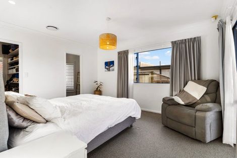 Photo of property in 2/87 Island Bay Road, Beach Haven, Auckland, 0626