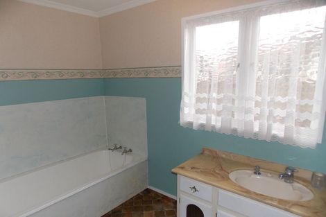 Photo of property in 5 Clausen Street, Takaro, Palmerston North, 4412