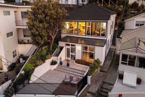 Photo of property in 2 Maida Vale Road, Roseneath, Wellington, 6011