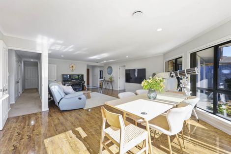Photo of property in 4 Shankill Place, East Tamaki, Auckland, 2013