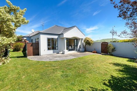 Photo of property in 1 Logan Place, Kelvin Grove, Palmerston North, 4414