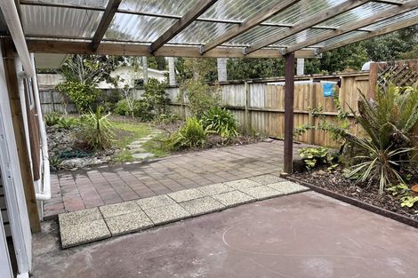 Photo of property in 24 Walton Street, Red Beach, 0932