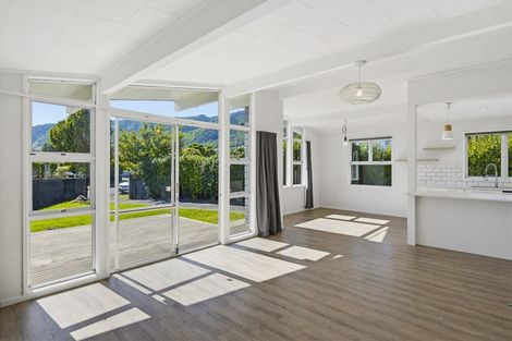 Photo of property in 32 Sylvan Avenue, Waikanae, 5036