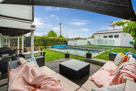 Photo of property in 6 Shoal Bay Road, Devonport, Auckland, 0624