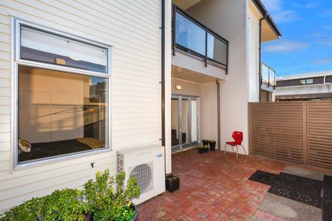 Photo of property in 2/101u Mana Esplanade, Paremata, Porirua, 5026