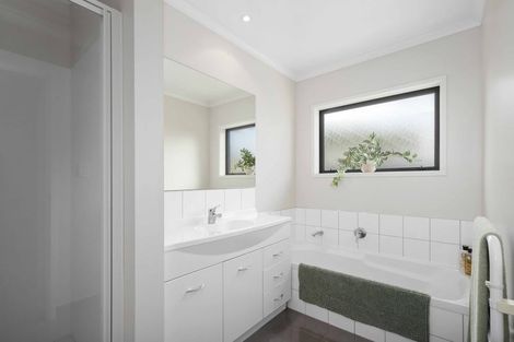 Photo of property in 7 Modello Lane, Waiuku, 2123