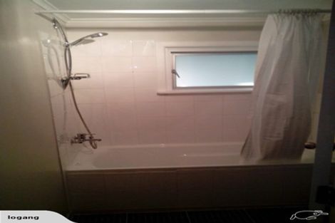 Photo of property in 76 Wade River Road, Stanmore Bay, Whangaparaoa, 0932