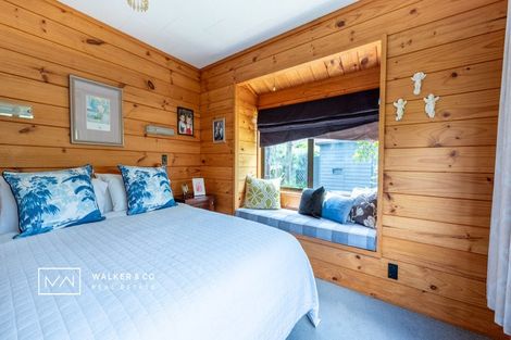 Photo of property in 1 Bathurst Street, Silverstream, Upper Hutt, 5019