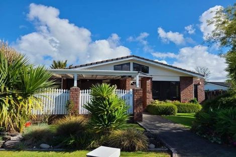 Photo of property in 8 Argyle Place, Highlands Park, New Plymouth, 4312