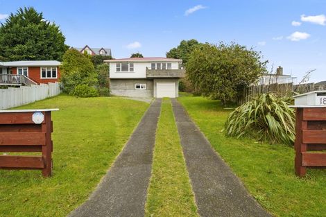 Photo of property in 18 Tarawa Street, Paekakariki, 5034