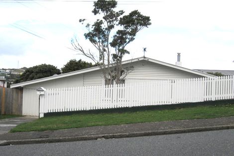 Photo of property in 11 Cotswold Crescent, Newlands, Wellington, 6037