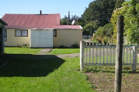 Photo of property in 8 Stanly Street, Eketahuna, 4900