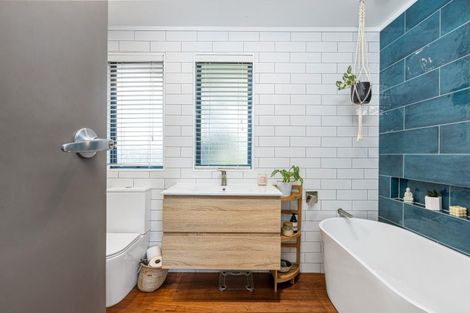 Photo of property in 11 Donald Street, Stanmore Bay, Whangaparaoa, 0932